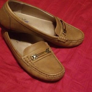 Lifestride tan loafers